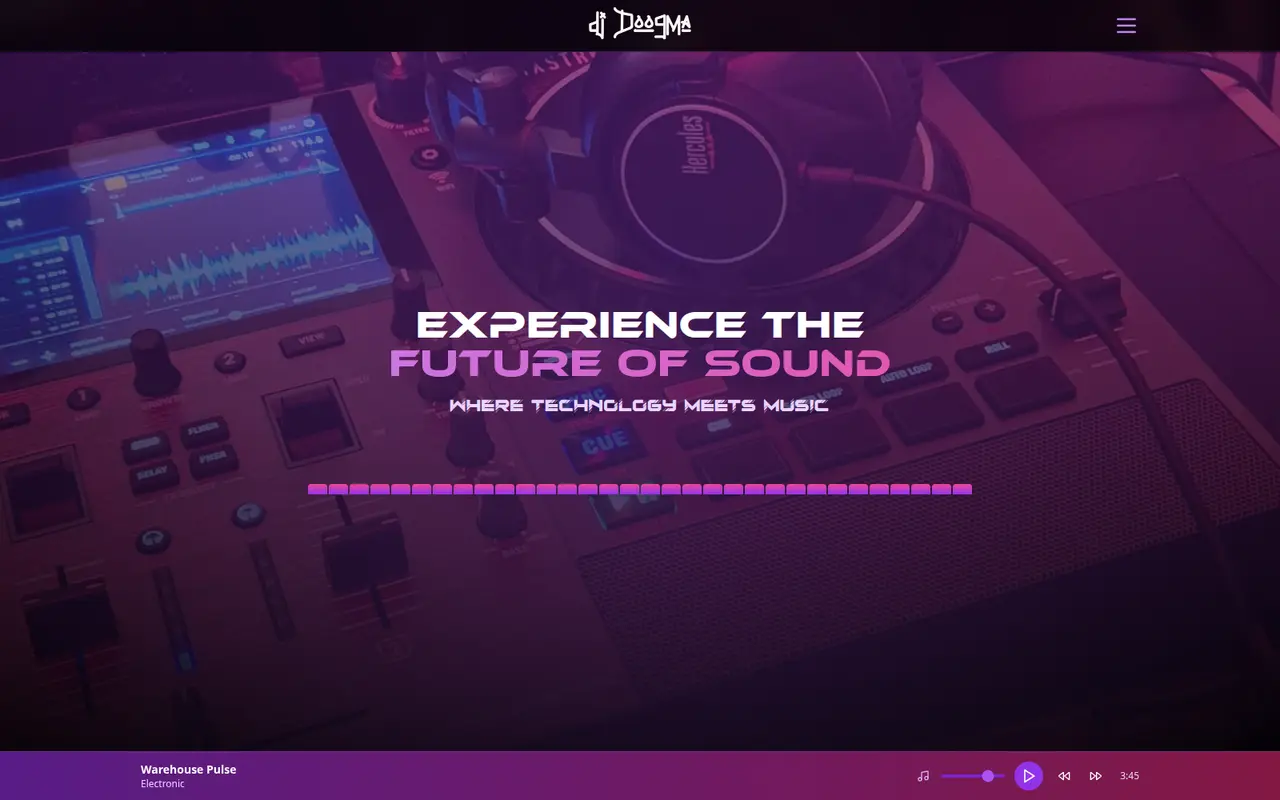 Sito di DJ Doogma: console da DJ in luce viola